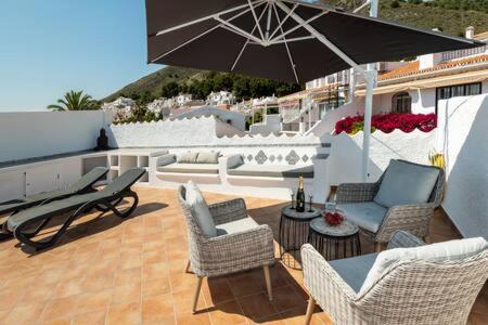 Hermosa Casa Con Terraza E Increibles Vistas Al Mar Y La Montana Nerja Exterior foto